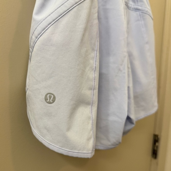 Lululemon Track That Mid-Rise Lined Short 5" in Blue Linen size 4 light blue - Picture 8 of 11